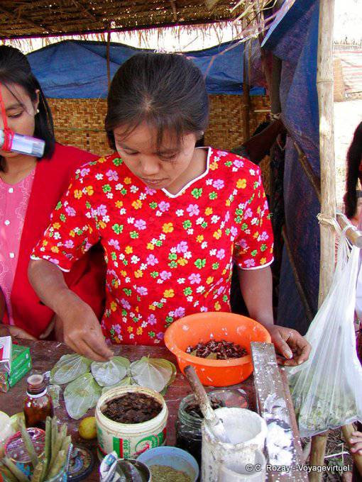 El vestido de flores de la joven comerciante de betel Lago Inle - Myanmar (Birmania)