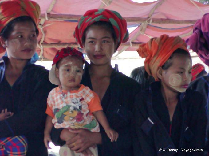 Lago Inle, grupo de mujeres Pa-S con thanaka - Myanmar (Birmania)