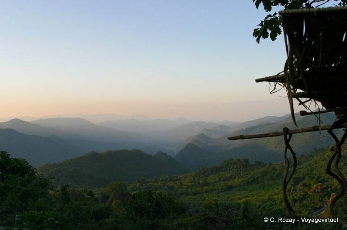 Vista de las montañas brumosas, área de Kalaw - Myanmar (Birmania)