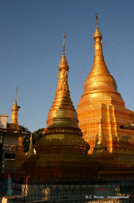 Estupas Mahamuni Pagoda, Mandalay - Myanmar (Birmania)