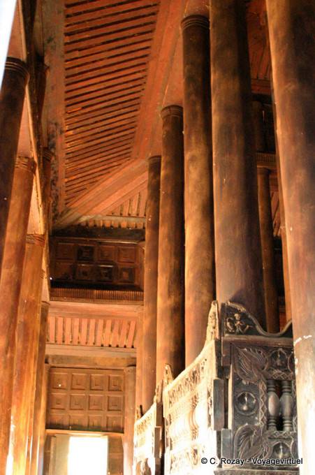 Mandalay, columnas de madera monasterio Bagaya Kyaung, INWA - Myanmar (Birmania)