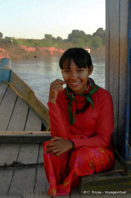 Sonrisa en el muelle, Ava, Mandalay - Myanmar (Birmania)