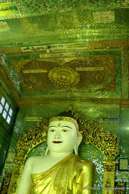 Verde Buda Sun T Ponnya Shin, Sagaing - Myanmar (Birmania)