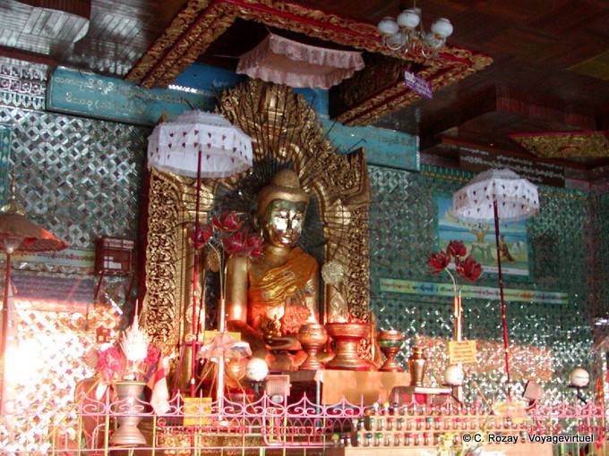 Buda en una decoración muy kitsch, U Ponnya Sun Shin, Mandalay de Sagaing - Myanmar (Birmania)