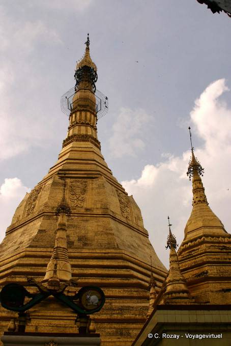 Top stupas Sule Pagoda, Rangún - Myanmar (Birmania)