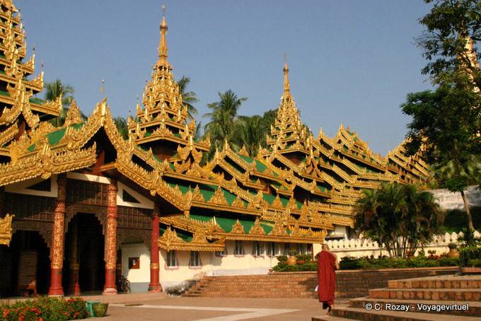Arquitectura en la escalera sur, la pagoda de Shwedagon, Rangún - Myanmar (Birmania)
