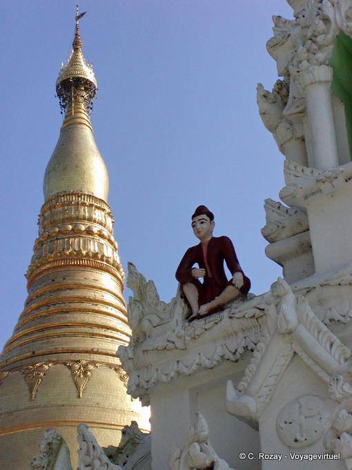 Paraguas (HTI) que corona la pagoda Naungdawgyi y su nat protectora, Yangon - Myanmar (Birmania)