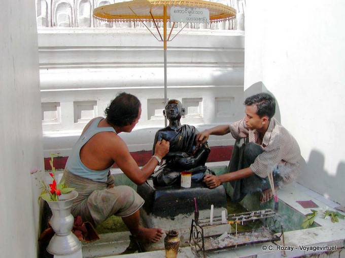 Reparaciones estatua, Sule Pagoda, Rangún - Myanmar (Birmania)
