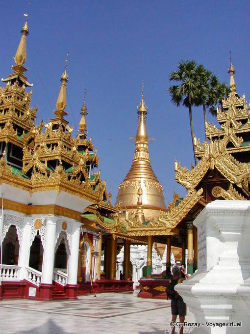 Stupa de Shinsawpu Pagoda (Pagoda de los cuatro monjes), de Shwedagon, Yangon - Myanmar (Birmania)