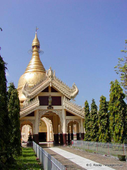 Maha Wizaya pagoda en la colina Dhammarakkhita (guardián de la ley), Yangon - Myanmar (Birmania)