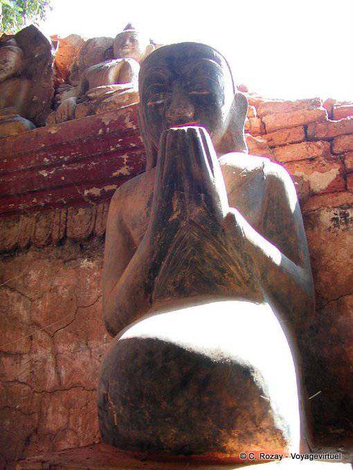Mudra de la salvación y la veneración, sitio Saga sur del lago Inle - Myanmar (Birmania)