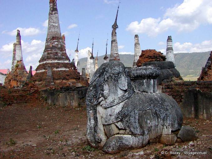 Estatua de elefante en stupas roto (Sankar) Sagar - Myanmar (Birmania)