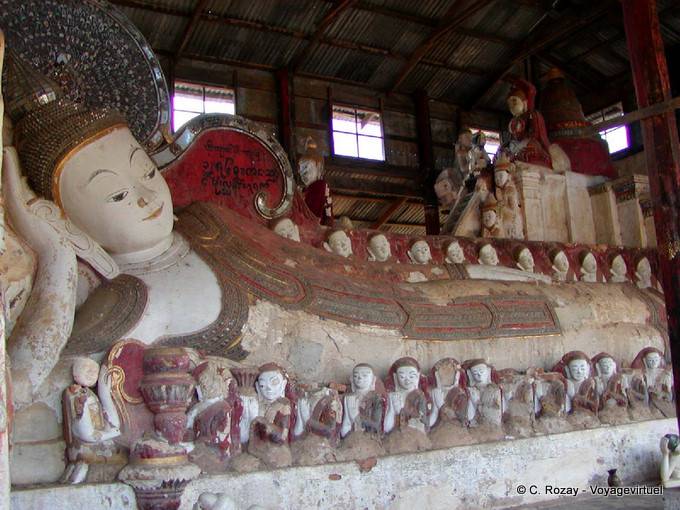 Hermosa reclinables municipio Buda, Pekhon, Sagar - Myanmar (Birmania)