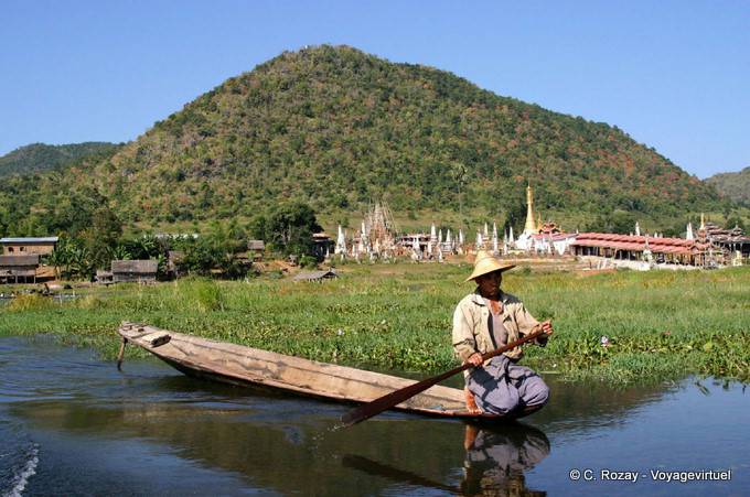 Navegación con barco tradicional en Belu Chaung (Ogre corriente), Sagar - Myanmar (Birmania)