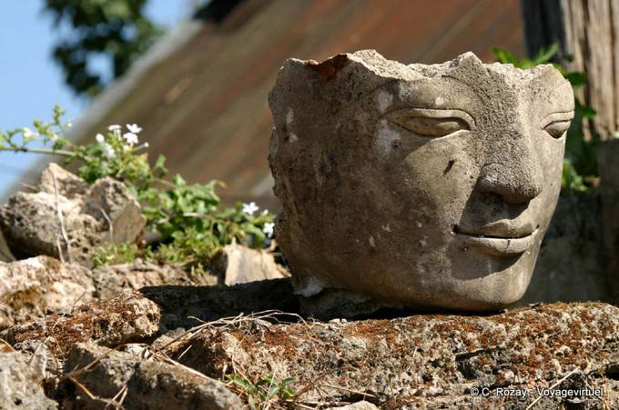 Belleza en el sitio arqueológico Sankar - Myanmar (Birmania)