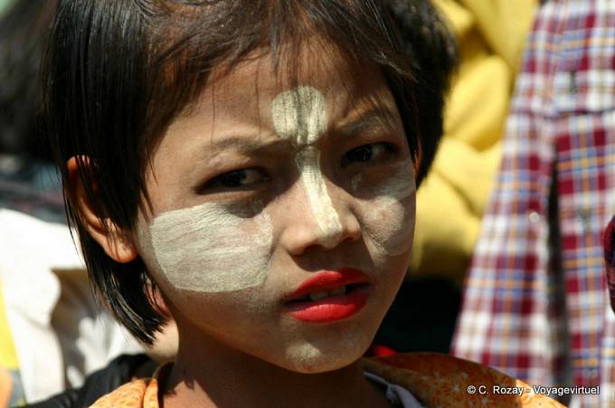 Cara de la muchacha thanaka llevaba, Pekon Sagar - Myanmar (Birmania)