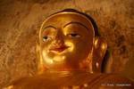 Los ojos de Buda que tenían fumar un porro, Bagan, Birmania.