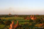 Luces de la tarde en los templos y pagodas, Bagan, Birmania.