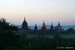 Niebla por la noche en Bagan, Birmania.