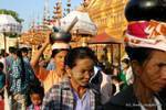 Las ofrendas portuarias, Shwezigon Pagoda, Bagan, Birmania.