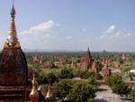 La vista del templo de los bosques del templo Lemyethna, Bagan, Birmania.