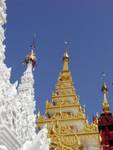 Pyatthat decorado con una estructura dorada, la pagoda de Shwedagon, Yangon, Birmania.