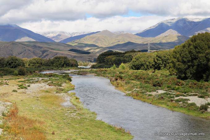 A lo largo del camino del río Oamaru Para Omarama, Canterbury - Nueva-Zelanda