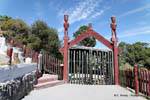 Portal de los tikis Tuhourangi-Ngati Wahiao, Whakarewarewa Thermal Village, Rotorua, Nueva-Zelanda.