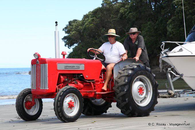 Barco tractor Omaio, Cabo del Este - Nueva-Zelanda