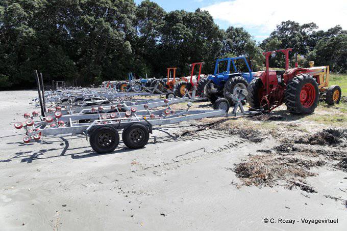 Colección tractor en la playa, Omaio, Cabo del Este - Nueva-Zelanda