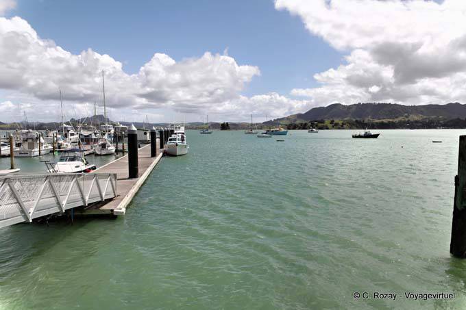 Pontón en el puerto, Whangaroa, Northland - Nueva-Zelanda