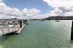 Pontón en el puerto, Whangaroa, Northland, Nueva-Zelanda.