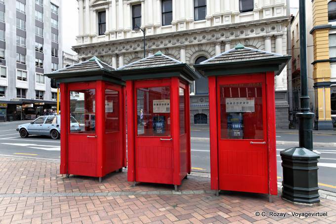 Cabinas telefónicas rojas en la Bolsa, Dunedin, Otago - Nueva-Zelanda