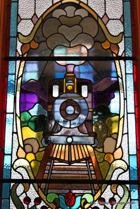 Vitral que representa una locomotora, la estación de trenes de Dunedin, - Nueva-Zelanda