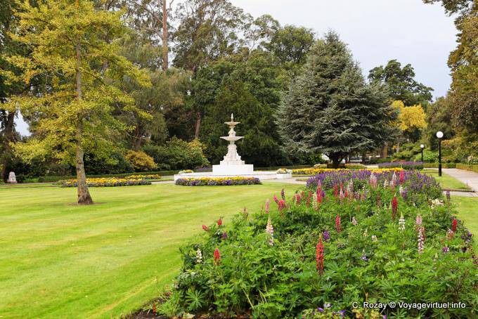 Fuente en los jardines públicos, Oamaru, Otago - Nueva-Zelanda