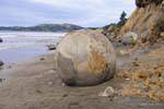 Globo de piedra, Rocas Moeraki Scenic Reserve, Otago, Nueva-Zelanda.
