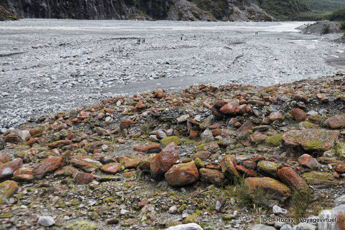 Rocas y agua de deshielo, Fox Glacier, Westcoast - Nueva-Zelanda