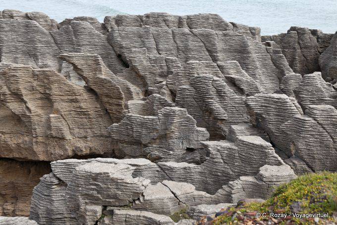 Lluvia, viento y mar de agua tallado formas extrañas de Pancake Rocks, Punakaiki, Costa Occidental - Nueva-Zelanda