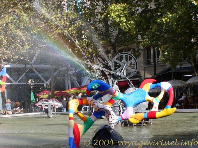 Iridescence en la Fuente Stravinsky, diseñado por Tinguely, París, Francia