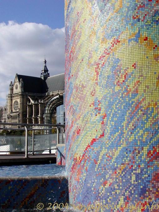 Azulejos de colores pequeños, baldosas de Les Halles, París, Francia