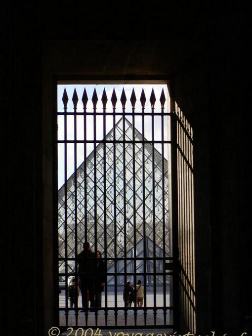 Sombras en la red, el Louvre de París, Francia