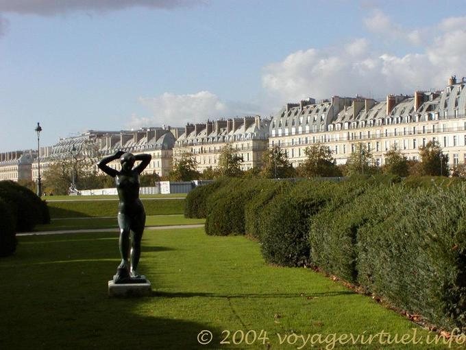 Estilo bañista, estatua de bronce de Maillol en el Tuileries, París, Francia