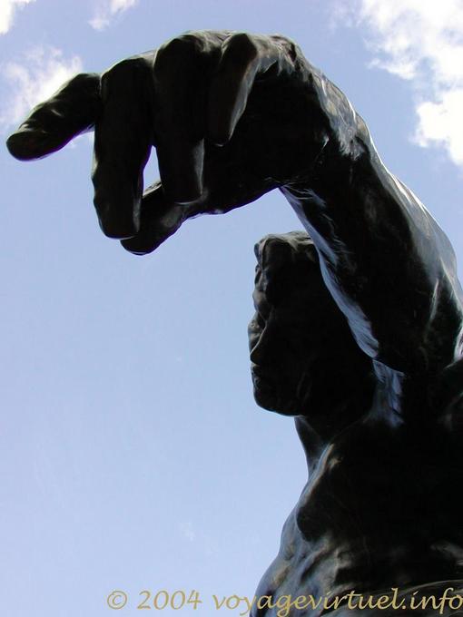 La mano de bronce - La Sombra de Rodin, Jardín de las Tullerías, París, Francia