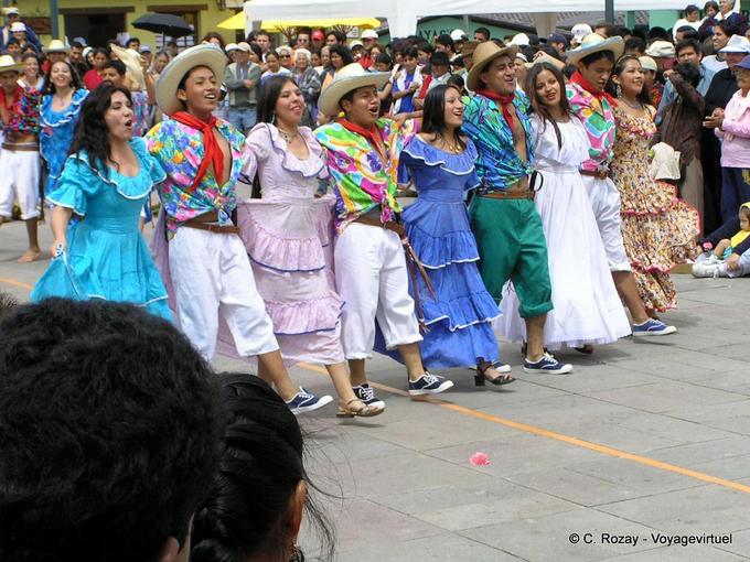 Baile de la calle de inspiración española, Otavalo -Ecuador