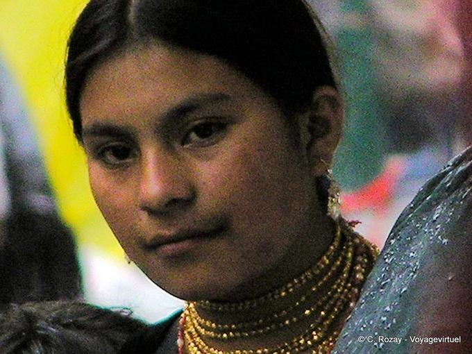 Indio que llevaba un collar con cuentas de oro (wallka) Otavalo -Ecuador