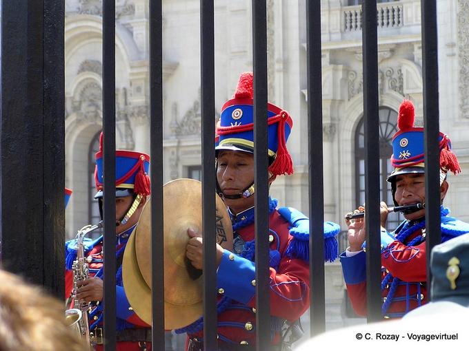 Música militar detrás de los barrotes, Lima -Perú