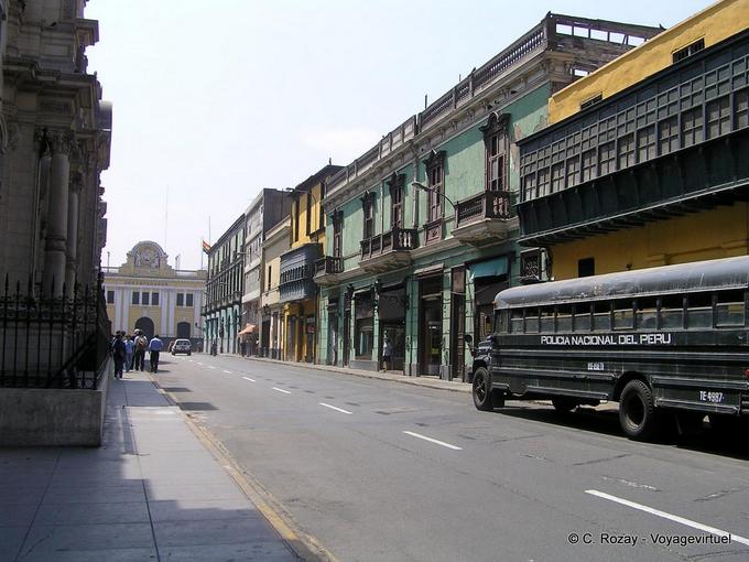 Bus de la Policía Nacional del Perú, Lima -Perú