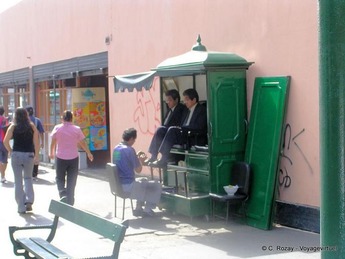 El limpiabotas, Lima -Perú
