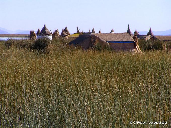 Pueblo de los Uros, Lago Titicaca -Perú
