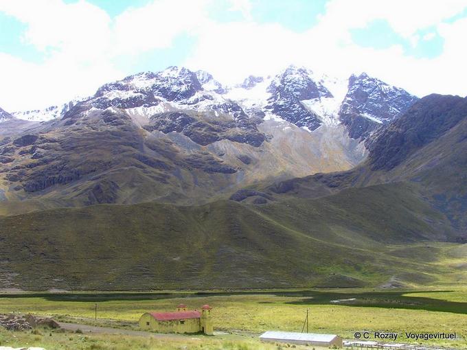 Iglesia humildad Andina, al pie de los Andes, Abra La Raya -Perú